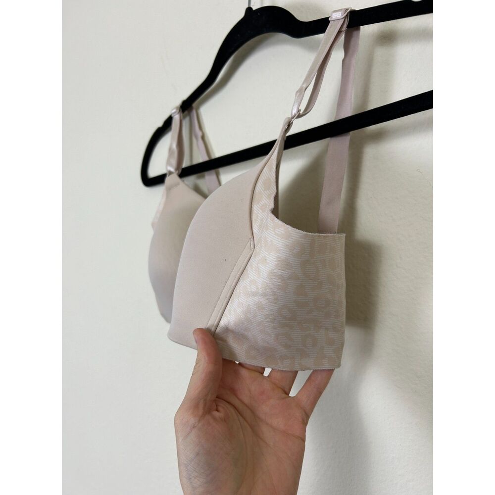 Warner's Bra 36D Neutral Wireless Comfortable supportive adjustable - Picture 3 of 6